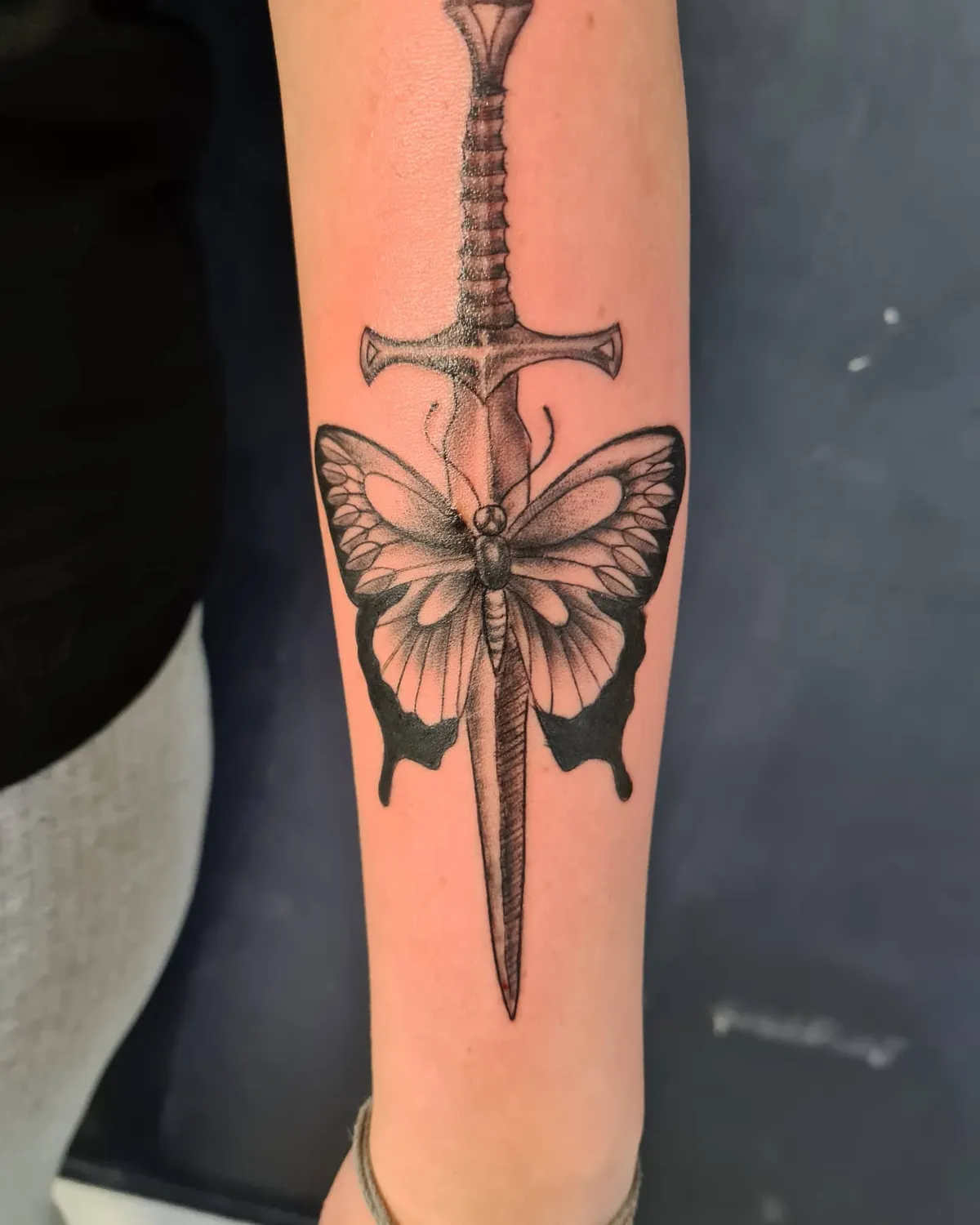 tatoueur minimaliste saint jacques de la lande