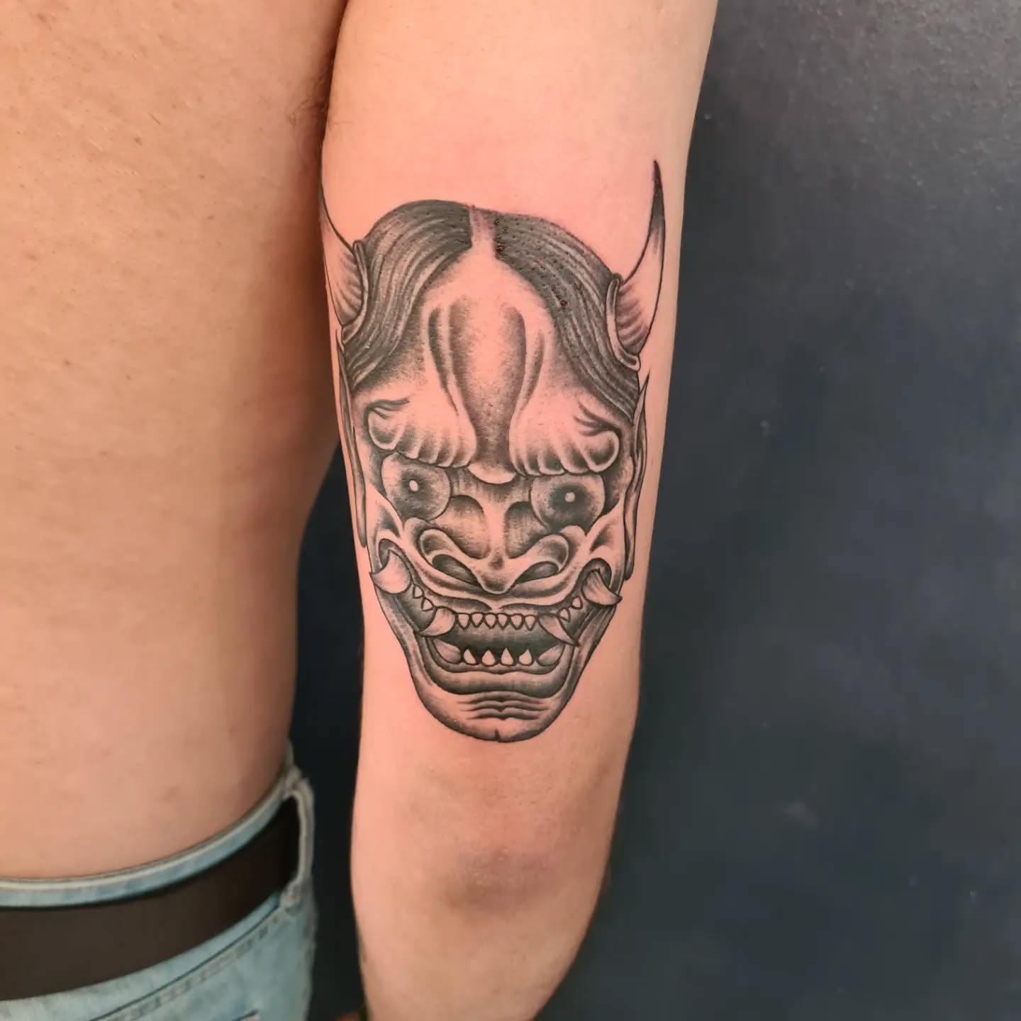 tatoueur minimaliste saint jacques de la lande